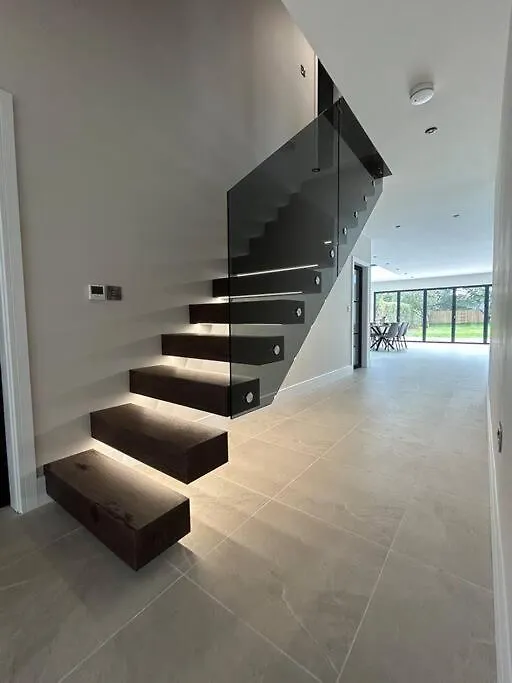 Spacious & Modern House Sleeps 8 York