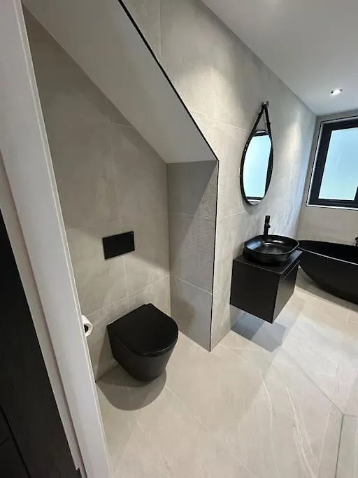 Spacious & Modern House Sleeps 8 York
