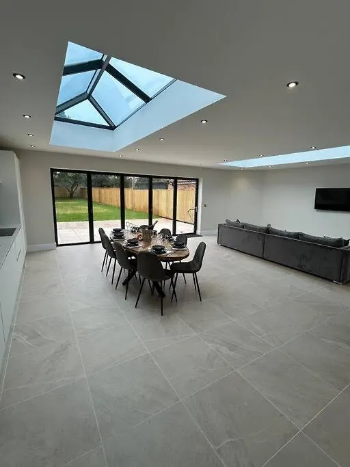 Spacious & Modern House Sleeps 8 York