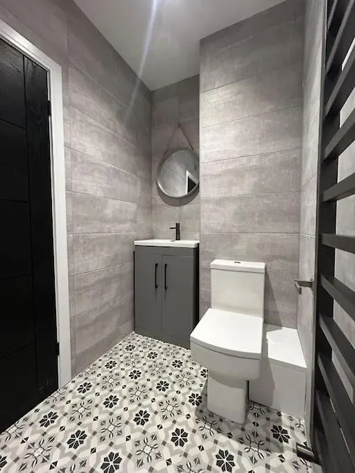 Spacious & Modern House Sleeps 8 York Regno Unito