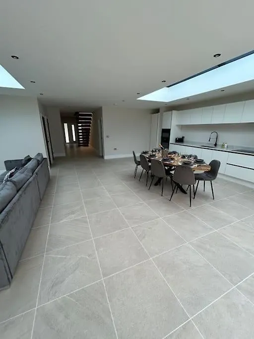 Spacious & Modern House Sleeps 8 York Regno Unito